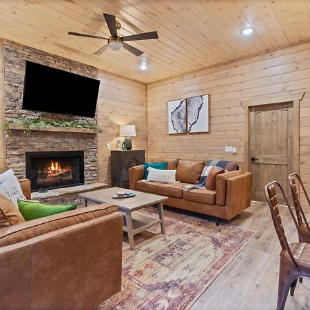 Vila Mins To Gburg Sleeps 8 Hot Tub Arcade Area Pool Gatlinburg Exteriér fotografie