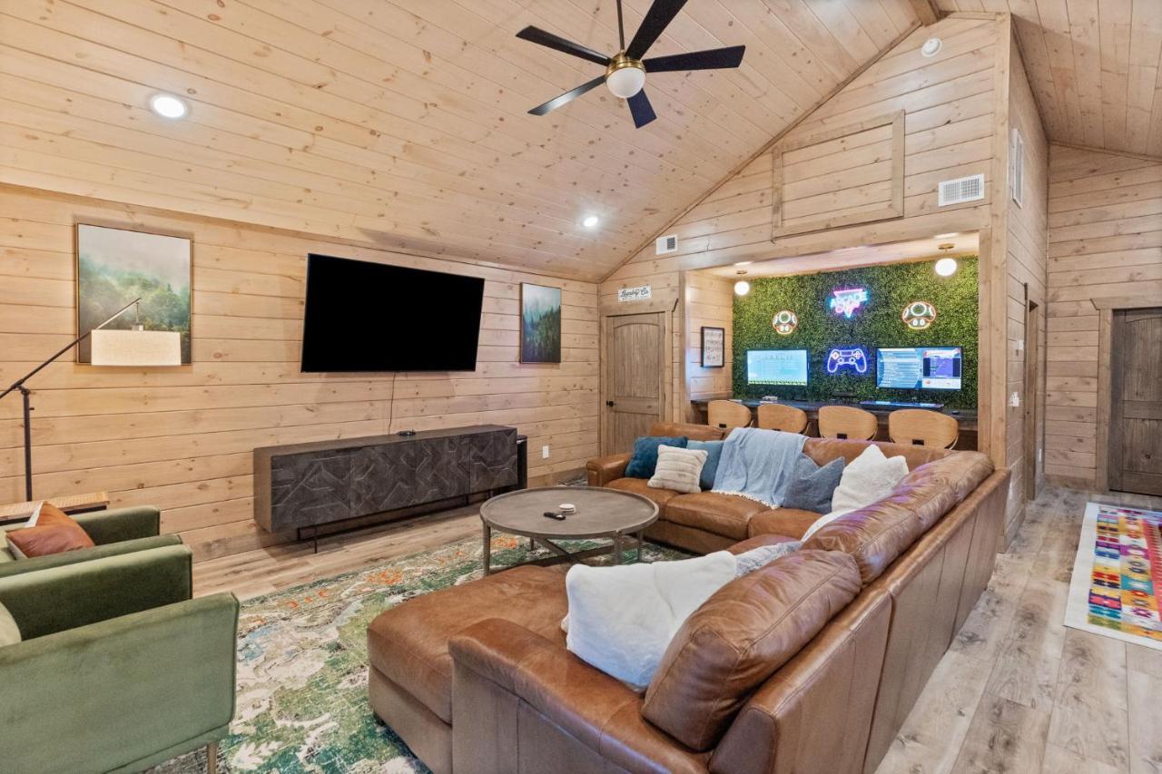 Vila Mins To Gburg Sleeps 8 Hot Tub Arcade Area Pool Gatlinburg Exteriér fotografie
