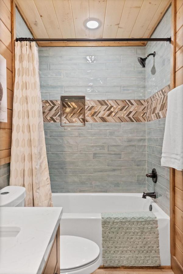 Vila Mins To Gburg Sleeps 8 Hot Tub Arcade Area Pool Gatlinburg Exteriér fotografie